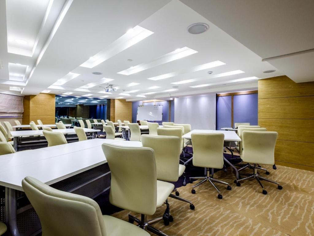 Ji Hotel Shanghai Yan An Road Branch Экстерьер фото